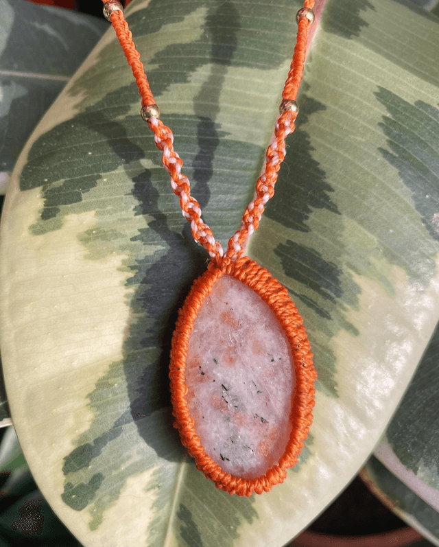 Collier sautoir Pierre de Soleil
