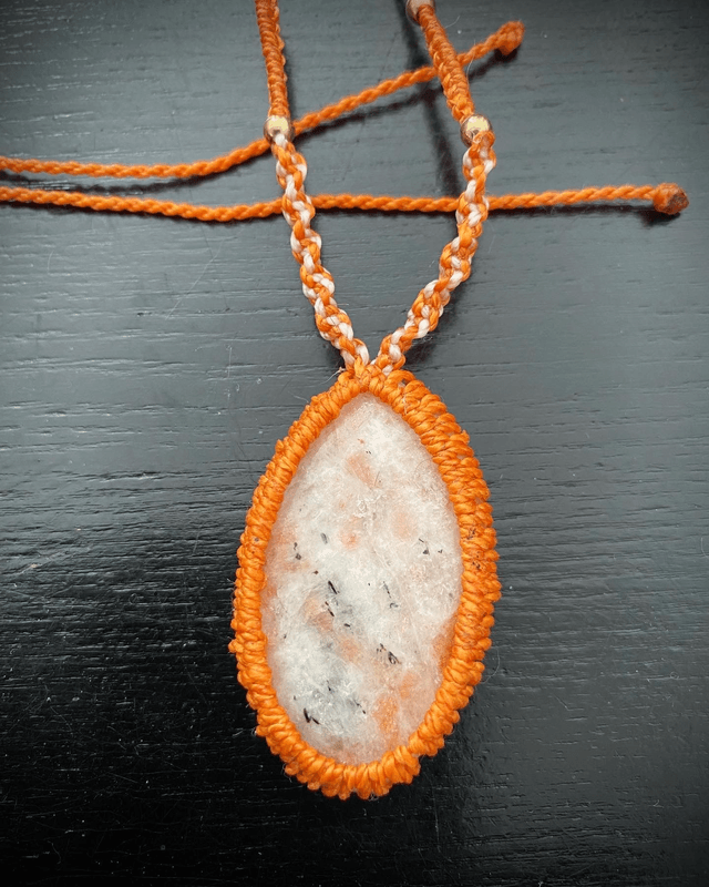 Collier sautoir Pierre de Soleil