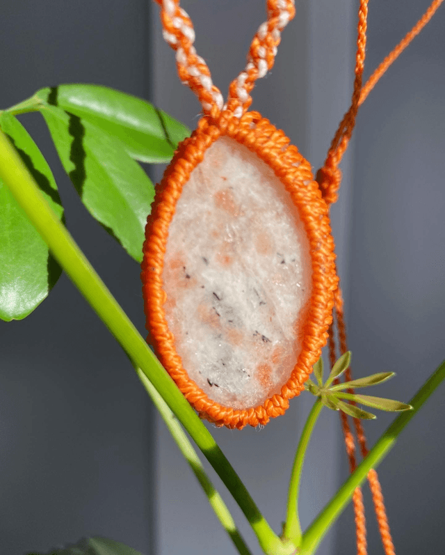 Collier sautoir Pierre de Soleil
